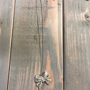 Bow necklace